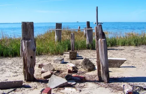 Palm-Harbor-Beach-Pier-enhanced-scaled